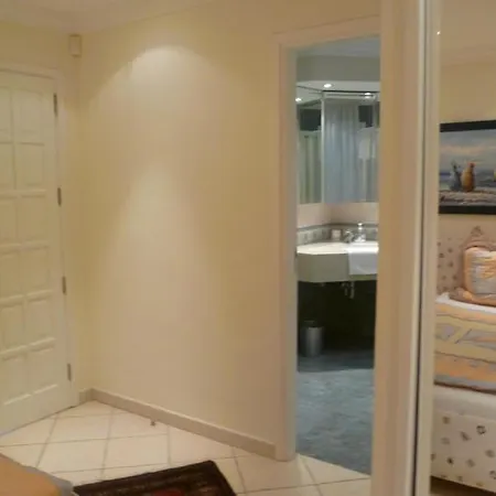 Sleeps 2 Pool Wifi